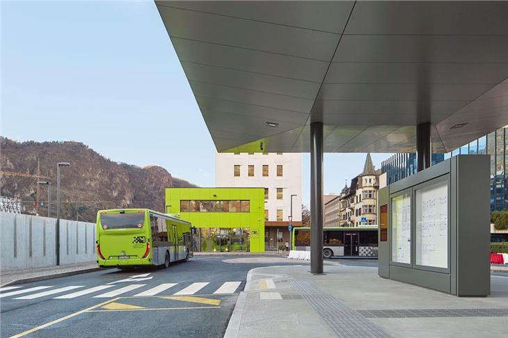 Die Landesregierung hat heute Präzisierungen zum öffentlichen Nahverkehr vorgenommen. Auf jeden Fall sind Menschenansammlungen - in Verkehrsmitteln wie auch Wartebereichen - zu vermeiden. (Foto: LPA/STA-Südtiroler Transportstrukturen AG)