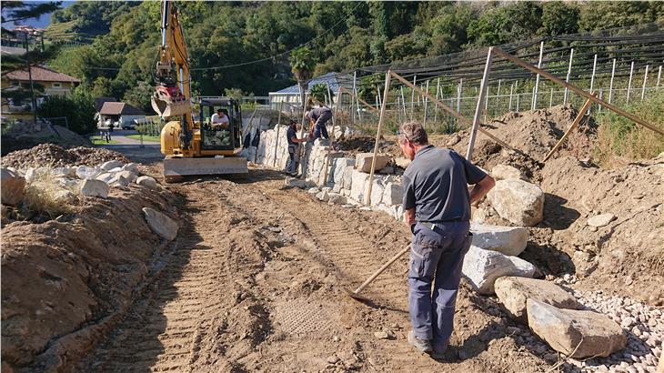 Im Mutbach errichtet das Amt für Wildbachverbauung West zum Schutz von Gratsch und Algund eine Trockenmauer von 145 Metern Länge (im Bild). (Foto: Agentur für Bevölkerungsschutz/Amt für Wildbach- und Lawinenverbauung West)