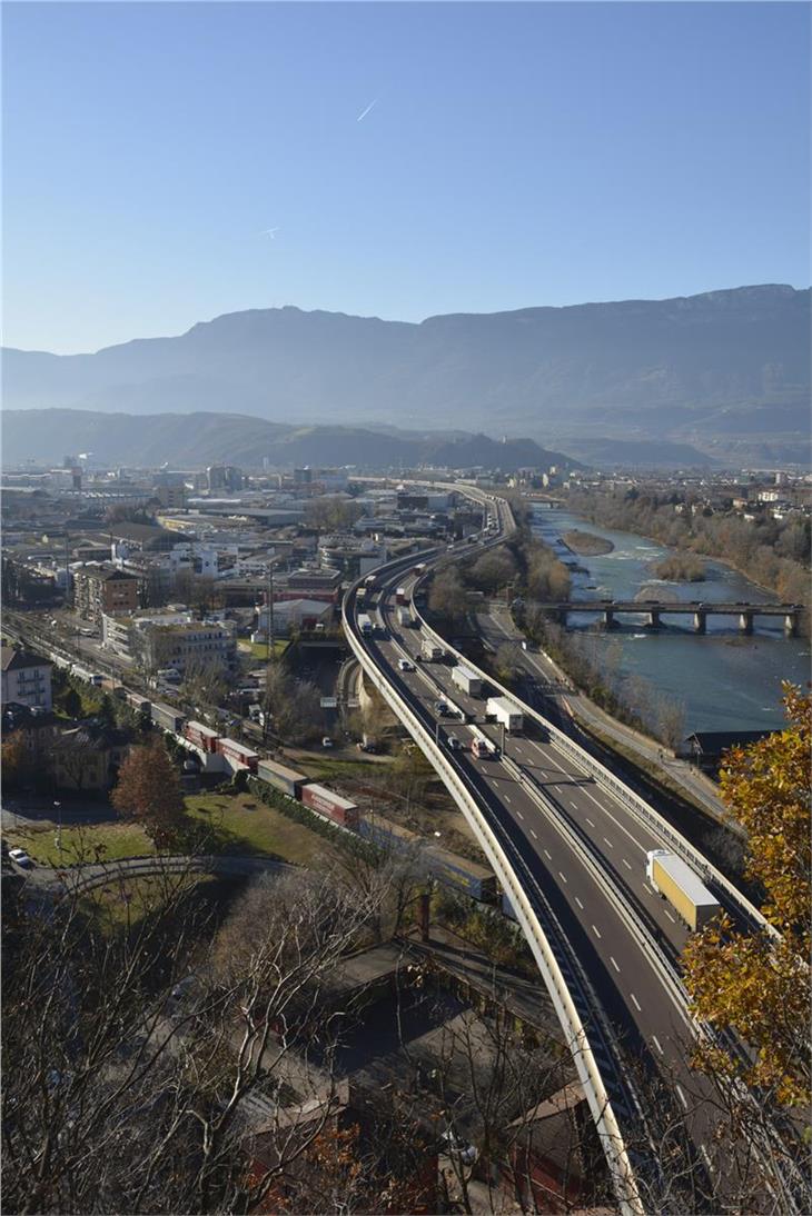 Beiträge gibt es für intermodal versendete Transporteinheiten zwischen Brenner und Salurn im Kalenderjahr 2021. (Foto: LPA/Daniel Rabanser)