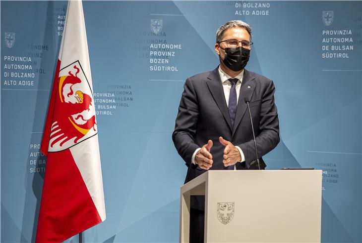 LH Kompatscher: "Erste Lockerungen der Maßnahmen zum Schutz vor dem Coronavirus sind ab kommende Woche möglich, weitere sollen ab 4. Dezember folgen." (Foto:LPA/Fabio Brucculeri)