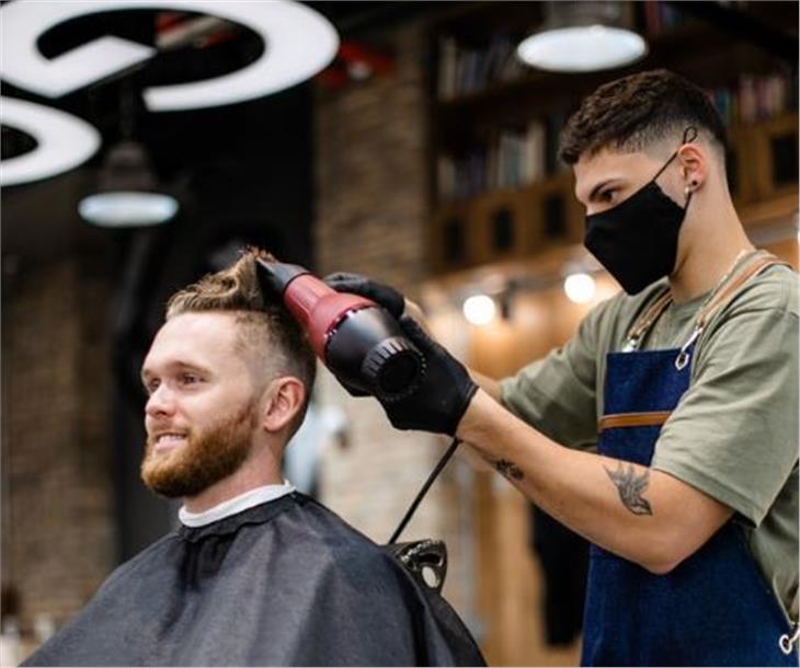 Friseure und Schönheitspfleger können ab 30. November wieder öffnen. (Foto: Unsplash)