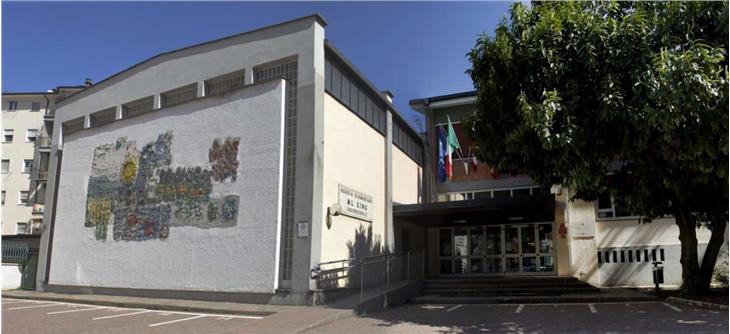 Drei neue Ansteckungen werden von der Bozner Grundschule "Martin Luther King" gemeldet. (Foto: LPA)