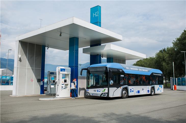 Nicht nur passende Verbindungen, sondern auch emissionsarme Fahrzeuge gehören zum Mobilitätskonzept des Landes: Neue Wasserstoffbusse sind für 2021 im Stadtbereich vorgesehen. (Foto: SASA)