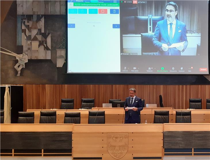 LH Kompatscher: "Mit der Genehmigung des Landeshaushaltes wurde die Voraussetzung geschaffen, dass die Landesverwaltung ihre Dienste gewährleisten kann." (Foto: LPA/Guido Steinegger)