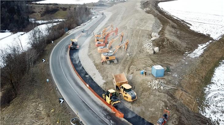 Die Sanierungsarbeiten der Pustertaler Staatsstraße bei Percha wurden Rekordzeit durchgeführt. (Foto: LPA)
