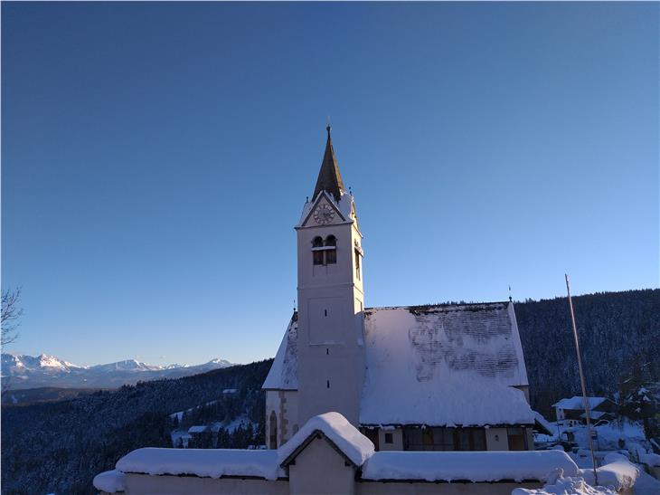 Am Ende eines Jahres: Pfarrkirche in Flaas in der Gemeinde Jenesien am Sonntag, dem 13. Dezember 2020. (Foto: LPA/Maja Clara)
