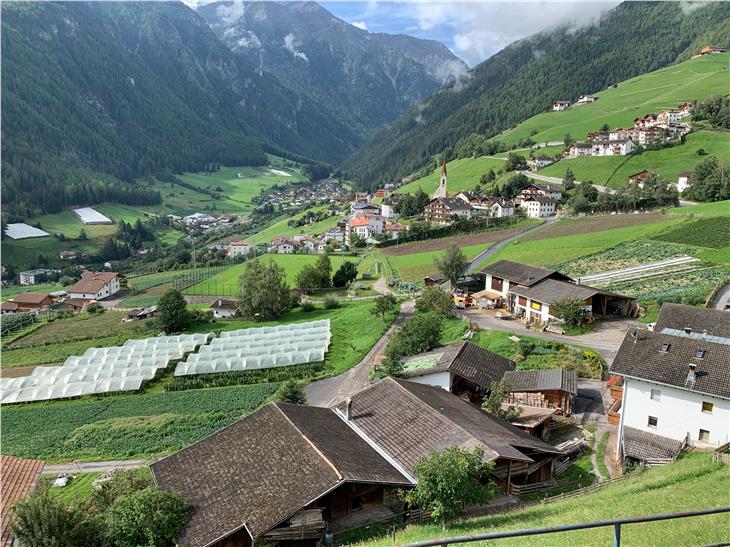 Auf der Grundlage der jüngsten Gemeindewahlen hat die Landesregierung hat am Dienstag den Führungsausschuss des Nationalparks Stilfserjoch erneuert, im Bild die Parkgemeinde Martell. (Foto: Unsplash)