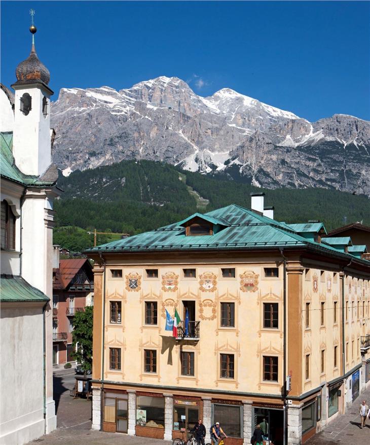 Die Stiftung Dolomiten UNESCO - im Bild der Stiftungssitz in Cortina d'Ampezzo - hat einen Stellenwettbewerb zur Neubesetzung der Direktion ausgeschrieben. (Foto: LPA/Stiftung Dolomiten UNESCO)