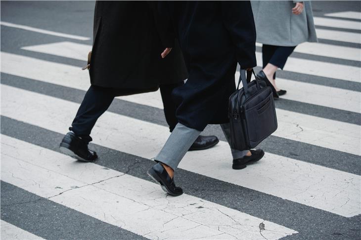 Wenn Pendler auf dem Weg zum Arbeitsplatz keine oder sehr ungünstige Bus- und Bahnverbindungen haben, können sie einen Zuschuss für die Fahrtkosten beantragen. (Foto: Pexels)