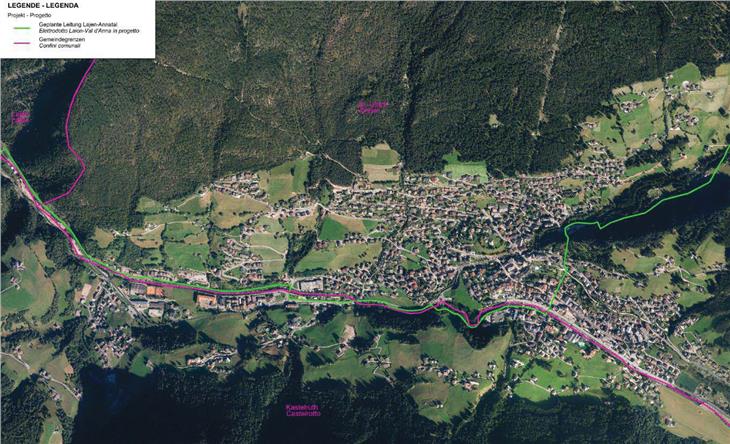 Die Trasse der neuen unterirdischen Mittelspannungsleitung zwischen der Primärkabine "Lajen" und der Kabine "Annatal" (Orthophoto)