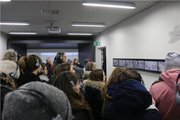 LH Kompatscher beim Besuch in Auschwitz: "Es ist wichtig, die Erinnerung hochzuhalten, damit sich Ereignisse wie diese nie wieder wiederholen." (Foto: LPA/Fabio Gobbato)