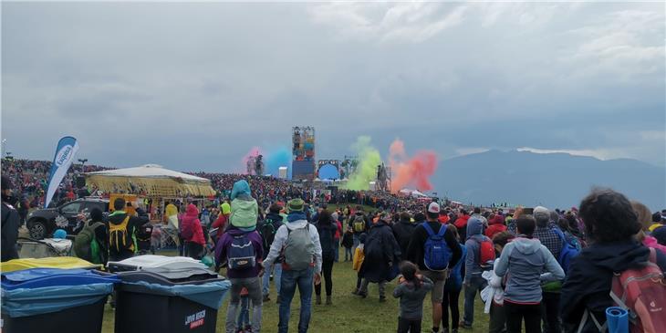 Mit einer Verordnung werden die Voraussetzungen für die Eignung öffentlicher Vorführungsorte geregelt; im Bild das Jovanotti-Konzert am 24. August 2019 auf dem Kronplatz. (Foto: LPA/Amt für Brandverhütung/Arianna Villotti)