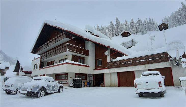 Wetterbericht für die WM: Vom Servizio neve e valanghe der regionalen Agentur mit Sitz in Arabba di Livinallongo (im Bild) aus wird die grenzüberschreitende Zusammenarbeit der Meteorologen koordiniert. (Foto: © Fondazione Cortina 2021)