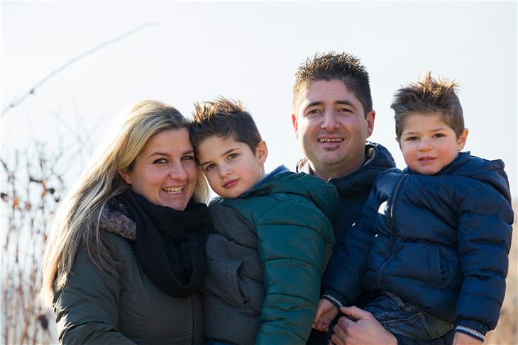 Familien können sich auch in der Ferienwoche telefonisch oder online mit den Familienberatungsstellen in Südtirol in Verbindung setzen. (Foto: Familienagentur/Ingrid Heiss)