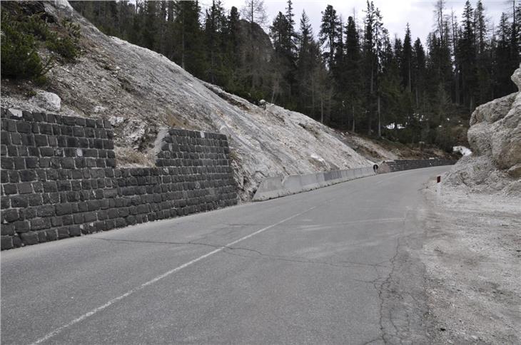 Die Planungen für Eingriffe auf der Verkehrsverbindung St. Kassian-Cortina können starten. (Foto: LPA/Straßendienst)