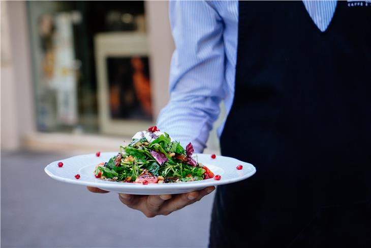 Die meisten Arbeitsplätze in den letzten zwölf Monaten brachen in der Beherbergung und in der Gastronomie weg. (Foto: LPA/Unsplash)