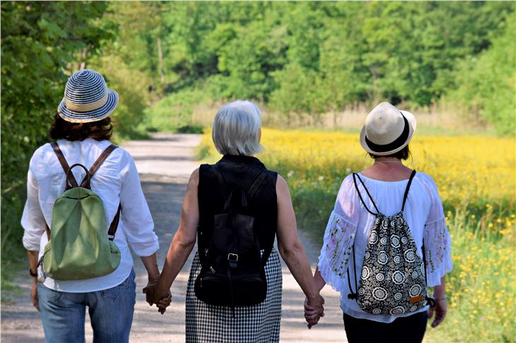 Ein neues Rahmengesetz zum Aktiven Altern soll die Weichen für eine aktive Südtiroler Seniorenpolitik stellen. (Foto: pixabay)