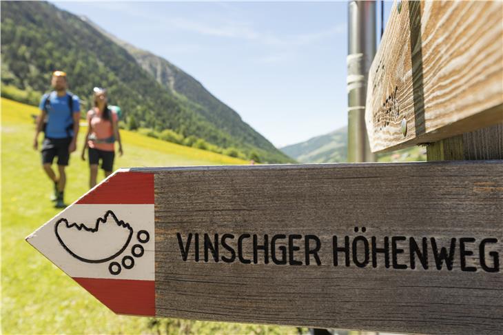 Auch für Hinweisschilder für Wanderwege ist keine landschaftsrechtliche Genehmigung erforderlich. (Foto: LPA/IDM Südtirol Frieder Blickle)