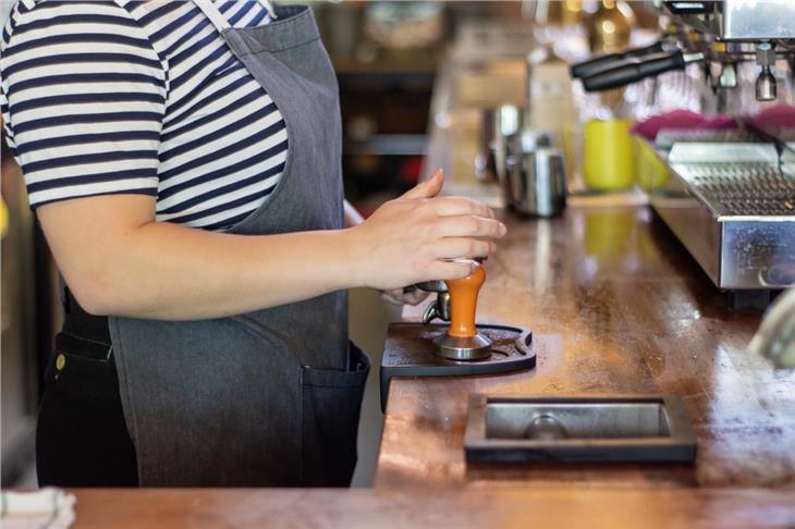 Trotz sinkender Erwerbstätigenquoten steht Südtirol im italienweiten Vergleich gut da und behält die ambitionierten arbeitsmarktpolitischen Ziele bei. (Foto: Unsplash)