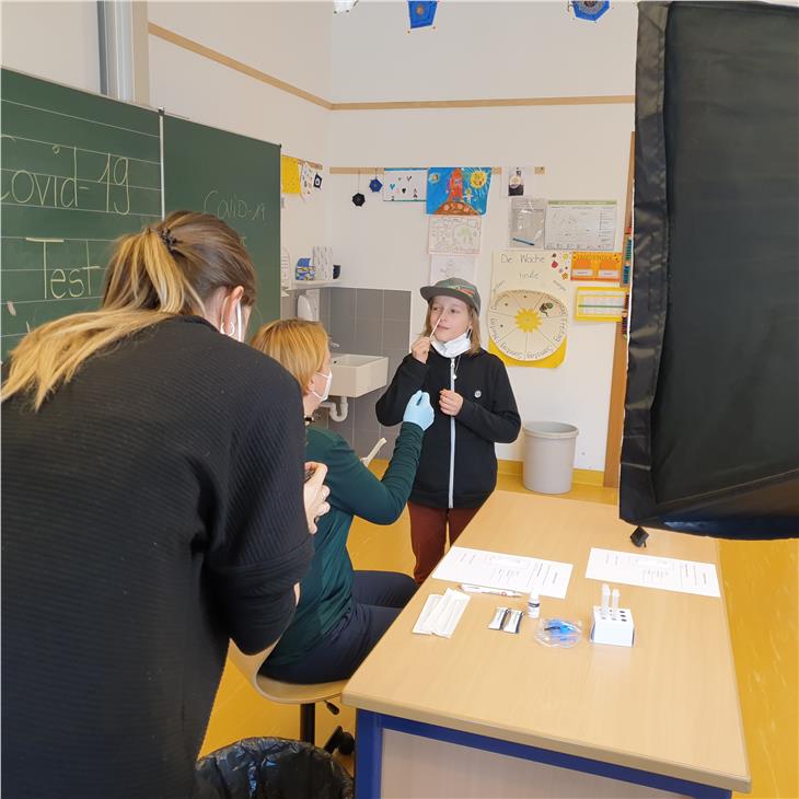 Die an Schulen vorgenommenen Nasenflügeltests werden auch für die Teilnahme an sportlichen Aktivitäten anerkannt. (Foto: Südtiroler Sanitätsbetrieb)
