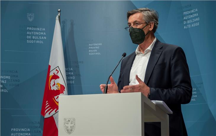 LR Widmann zu den Bedenken zum Präsenzunterricht in der ASTAT-Erhebung: "Dank der zunehmenden Nasenflügeltests können wir Schulen wieder öffnen: Wir sind auf einem guten Weg." (Foto: LPA/Fabio Brucculeri)