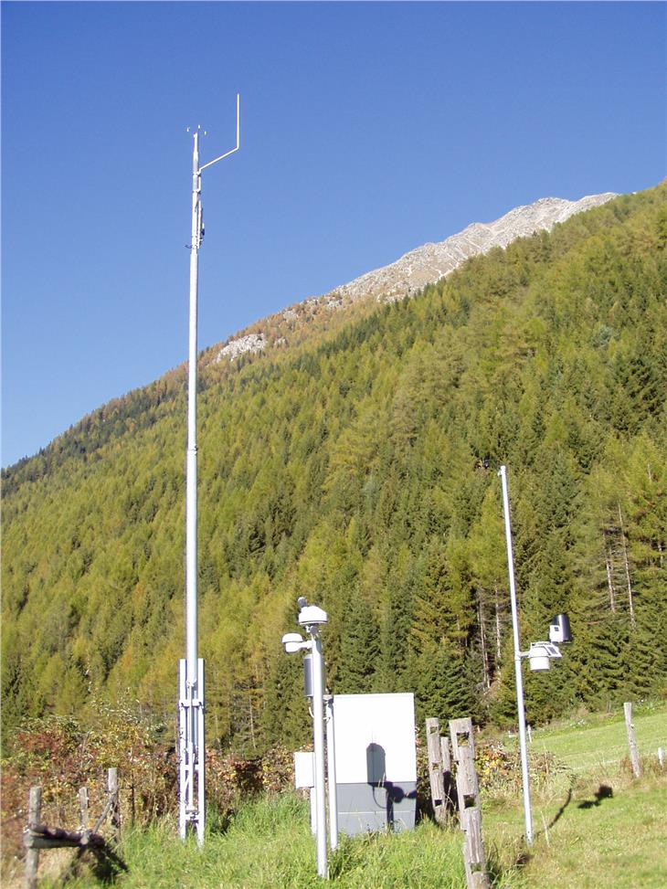 Wetter im Blick: Mit 85 Wetterstationen - im Bild jene in Vals - registriert das Amt für Meteorologie und Lawinenwarnung in der Agentur für Bevölkerungsschutz das Wettergeschehen in Südtirol. (Foto: LPA/Landesamt Meteorologie)