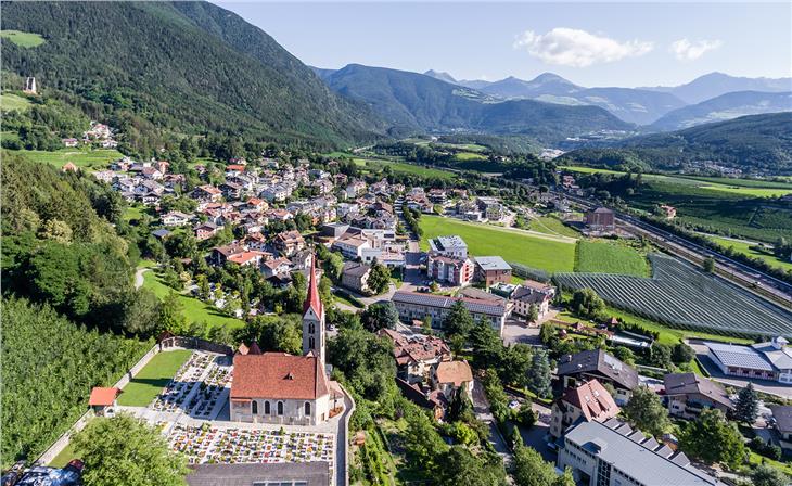 Grünes Licht für die Abänderungen des Bauleit- und Landschaftsplans der Gemeinde Vahrn (im Bild) kommt von der Landesregierung. (Foto: LPA/Gemeinde Vahrn)