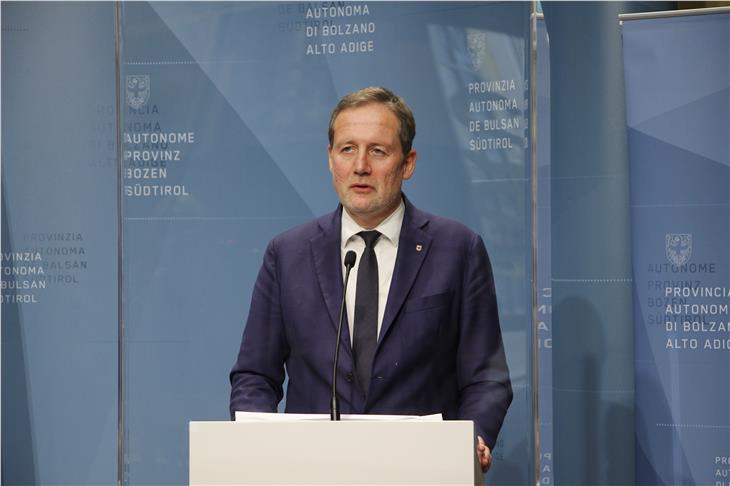 LR Bessone bei der heutigen Pressekonferenz: "Bauen ist wesentlich für den wirtschaftlichen Aufschwung nach der Pandemie." (Foto: LPA)