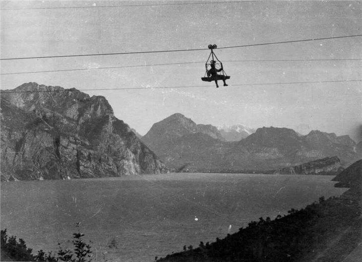 Die Entstehung von Seil- und Eisenbahnen – vorangetrieben durch militärische Vorhaben - und die Entwicklung hin zum Tourismus steht im Fokus der Ausstellung "Bergverbindungen". (Foto: LPA/Museo storico italiano della Guerra)