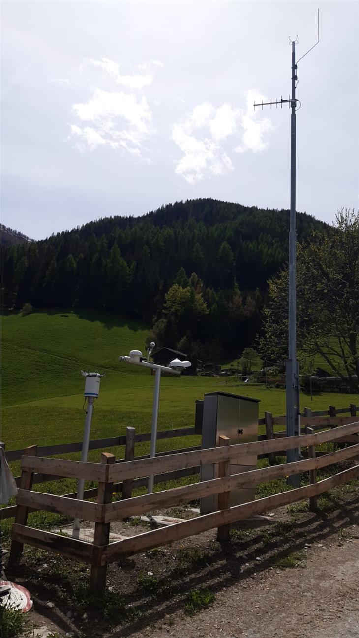 Wetter im Blick: Im Bild die neue Wetterstation in Pfunders, deren Daten zusammen mit weiteren neuen Stationen bald auch online verfügbar sein werden. (Foto: LPA/Amt für Meteorologie und Lawinenwarnung)