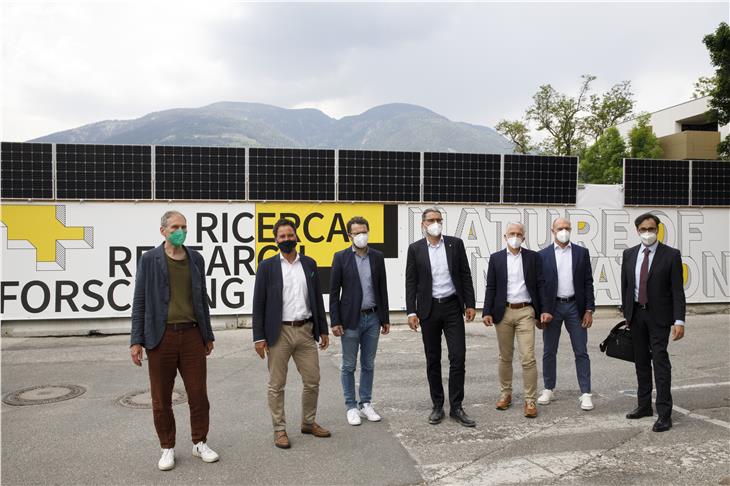 Der Landeshauptmann bei seinem heutigen Besuch auf der Baustelle des NOI Techpark in Bruneck (Foto: LPA/Sorvillo)