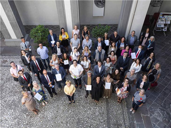 25 Arbeitgeber haben unterschiedliche Schritte des Audit familieundberuf erfolgreich absolviert und dafür das familienfreundliche Zertifikat erhalten. (Foto: Handelskammer Bozen/Marion Lafogler)