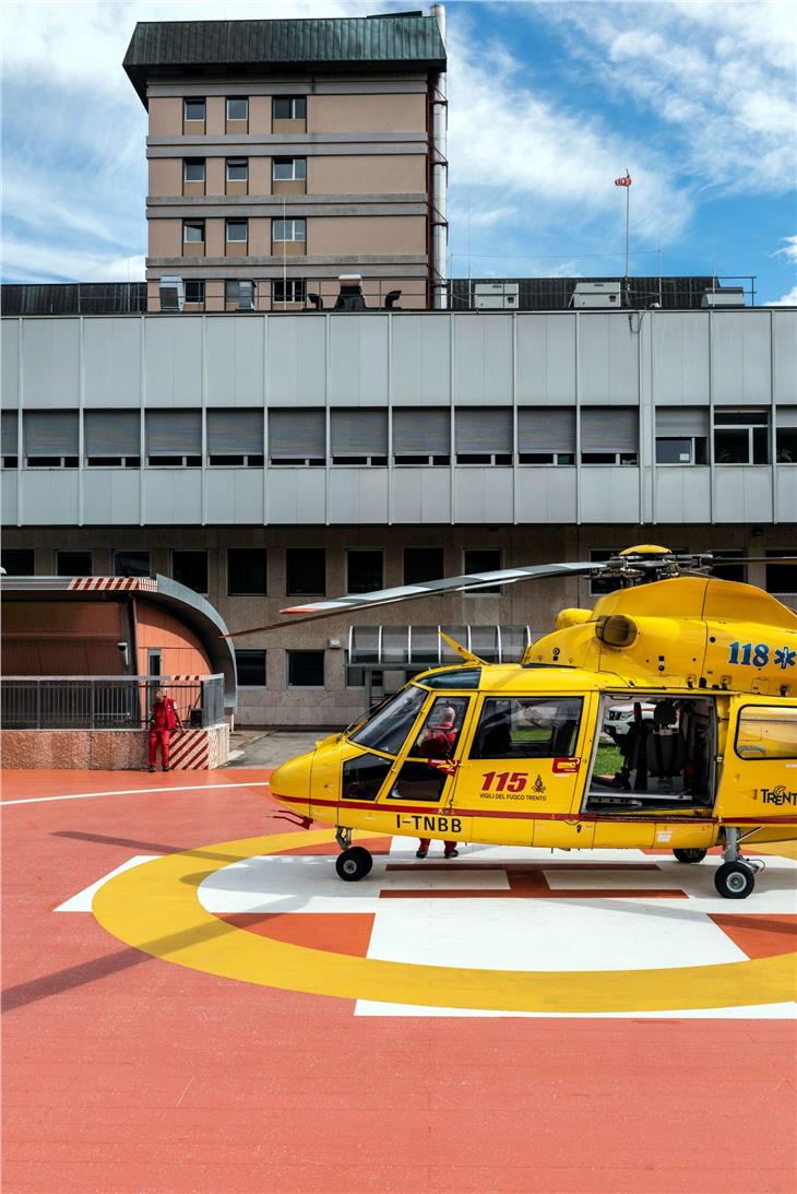 In den kommenden Jahren soll unter anderem der Sitz der Rettungsdienste am Krankenhaus Bozen erweitert werden. (Foto: LPA/Ivo Corrà)