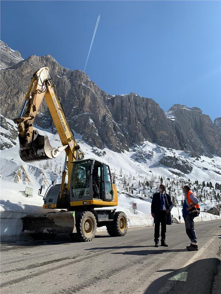 Der Bau von eigenen Radspuren ist laut LR Alfreider auch im grenzüberschreitenden Memorandum für mehr sanfte Mobilität auf den Dolomitenpässen vorgesehen. (Foto: LPA/Abteilung Tiefbau)