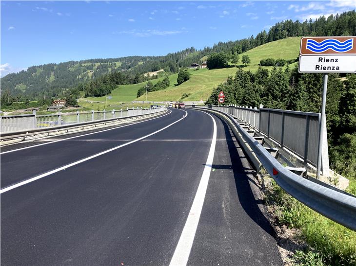 Mehrere Schichten der Brücken wurden abgetragen und erneuert, um die Tragwerke zu schützen. Nun können die Fahrzeuge wieder sicherer über die Brücke rollen. (Foto: LPA)