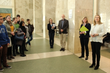 Im Rahmen der Projektwoche "Rendezvous mit dem Traumberuf" erhielten die Gymnasiasten unter anderem Einblick ins Gerichtswesen, und dies aus erster Hand von Gerichtspräsidentin Elsa Vesco - Foto: LPA/Verena Hilber