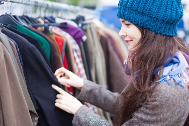 Auch Second-Hand-Märkte für Kleidung tragen dazu bei, den Konsum zu verringern.