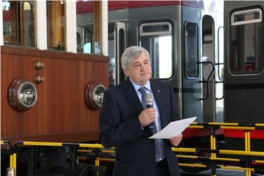 "Straßen sicher zu machen, Orte entlasten, Verkehr auf alternative Verkehrsmittel zu verlagern, Öffis verbessern und Mobilität vernetzen sind die neuen Aufgaben" (FOTO: Angelika Schrott - www.provinz.bz.it/news)