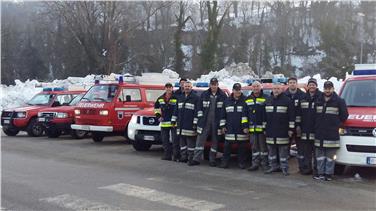 Einsatz in der Region Marken beendet: Die Männer der Freiwilligen Feuerwehren Bozen und Brixen vor Antritt der Heimfahrt. Foto: LPA/Landesfeuerwehrverband