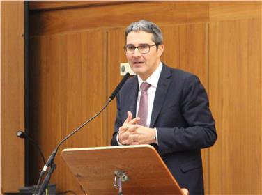 Der Präsident der Region,  Arno Kompatscher, bei seiner Ansprache anlässlich der Eröffnung des Gerichtsjahres am Oberlandesgericht in Trient. Foto: LPA