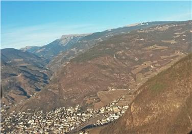 Außergewöhnlich trocken, sehr kalt und sonnenreich: So geht dieser Monat Jänner in die Wetterannalen ein. Blick vom Kohlerer Berg auf Bozen. Foto: LPA/©Maja Clara
