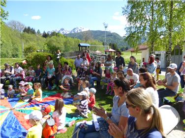 Ein buntes Programm bietet die Familienaktionswoche. Im Bild: Märchenwanderung in Olang 2016./Foto Gemeinde Olang