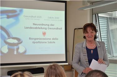 Landesrätin Stocker hat heute die Neuordnung der Abteilung Gesundheitswesen vorgestellt - Foto: LPA/Barbara Franzelin