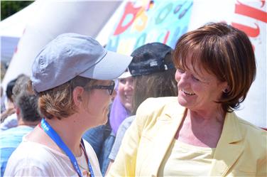 Landesrätin Stocker beim Sport- und Spielefest heute in Kaltern - Foto: LPA/Barbara Franzlin