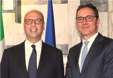 Landeshauptmann Kompatscher mit Außenminister Alfano - Foto: LPA/Katharina Tasser