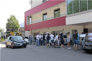 Viele probierfreudige Besucher haben heute im Safety Park die verschiedenen Formen der Elekromobilität ausprobieren können (FOTO: LPA/Margit Perathoner)