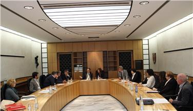 Eine der zahlreichen Verhandlungen zwischen Region und Gewerkschaften zum Übergang des Verwaltungspersonals des Gerichtswesens - Foto: LPA/fgo