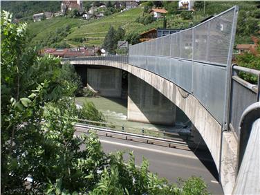 Die Brücke der Staatsstraße 238 im Gemeindegebiet von Marling, die generalsaniert wird. Foto: LPA/A.f. Straßenbau
