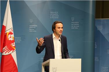 Integrationslandesrat Philipp Achammer hat heute die Grundzüge der Integrationspolitik des Landes vorgestellt. Foto: LPA/Ingo Dejaco