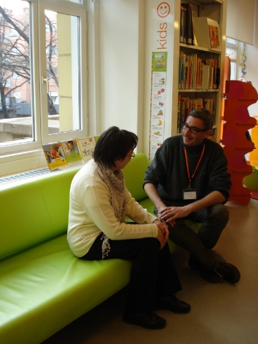 Beratungsgespräch mit einem Sprachtutor. Foto: LPA/Multisprachzentrum Bozen